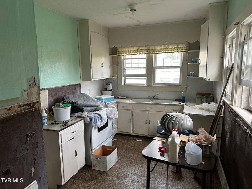 Photo #10: 1102 Main Street