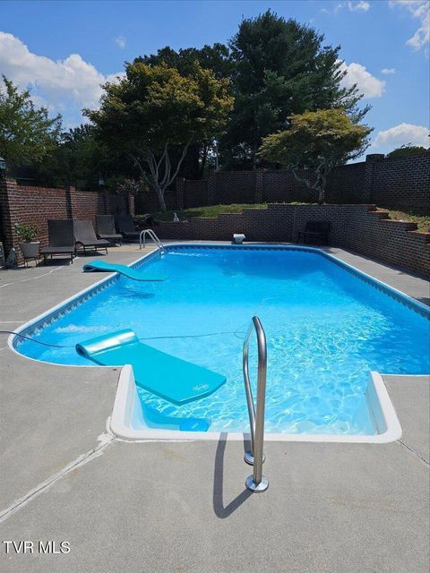 Photo #59: 1 Emerald Court