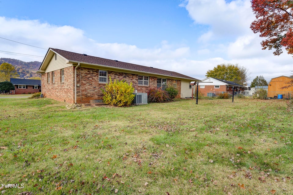 Photo #31: 234 Simmons Avenue