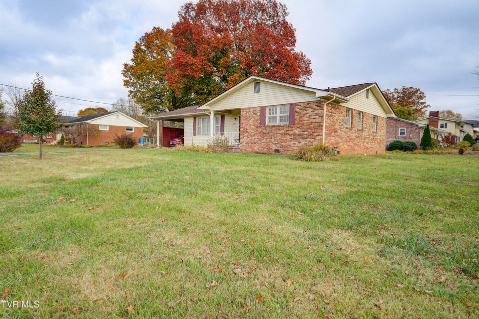 Photo #33: 234 Simmons Avenue