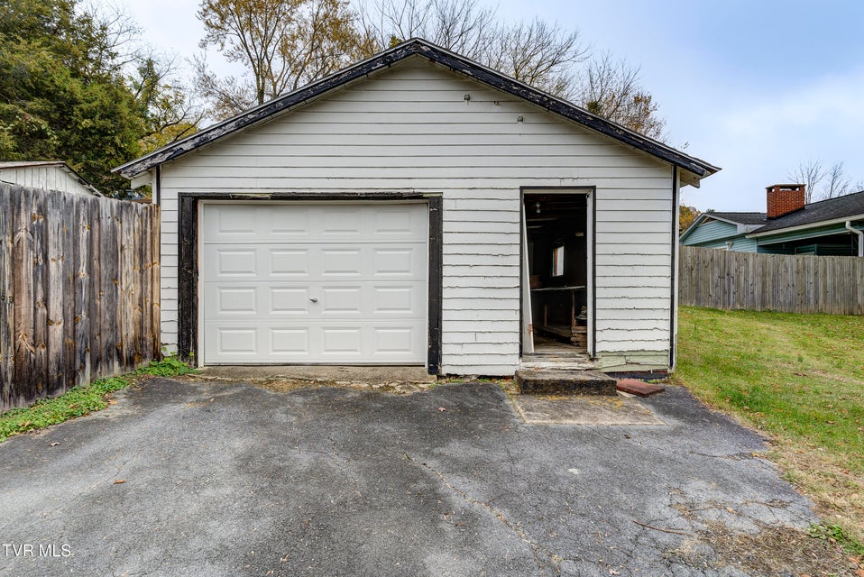 Photo #50: 310 Elm Avenue