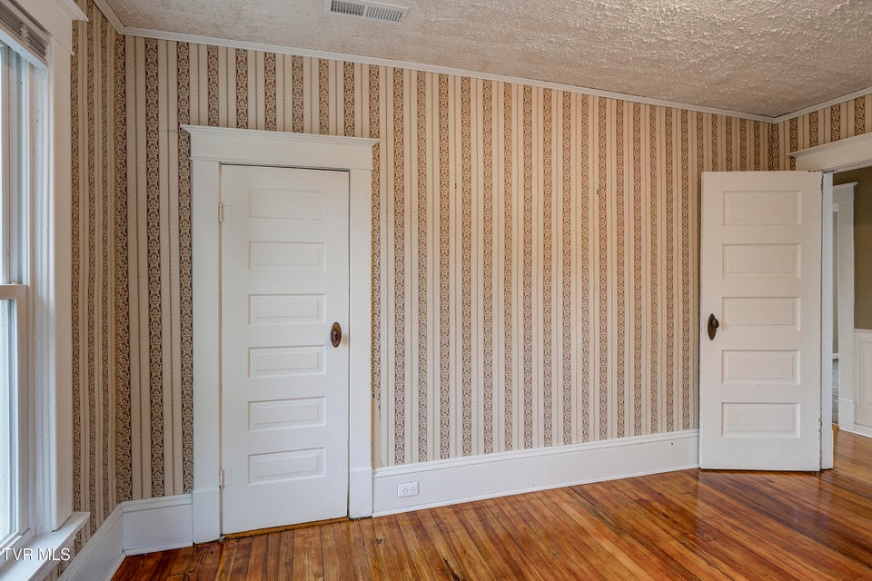 Photo #37: 310 Elm Avenue