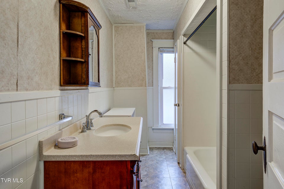 Photo #40: 310 Elm Avenue