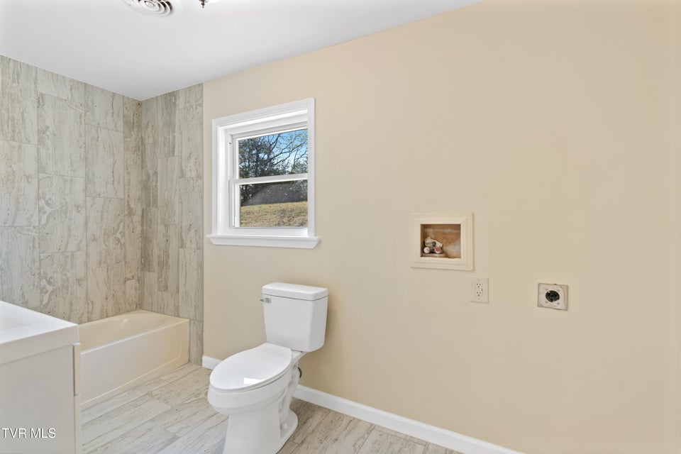 Photo #5: 10630 107 Cutoff 