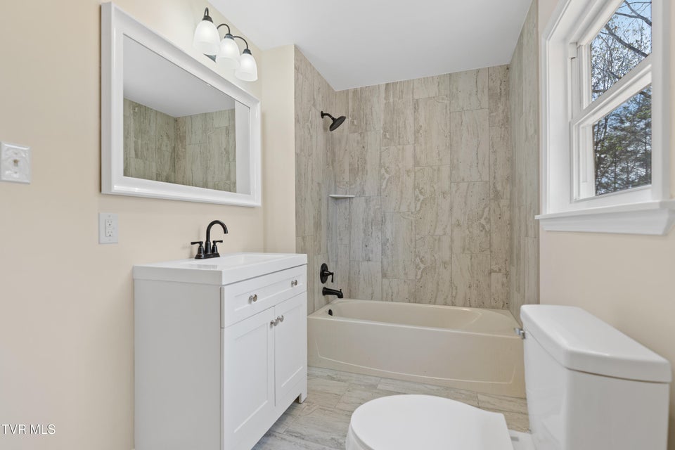 Photo #6: 10630 107 Cutoff 