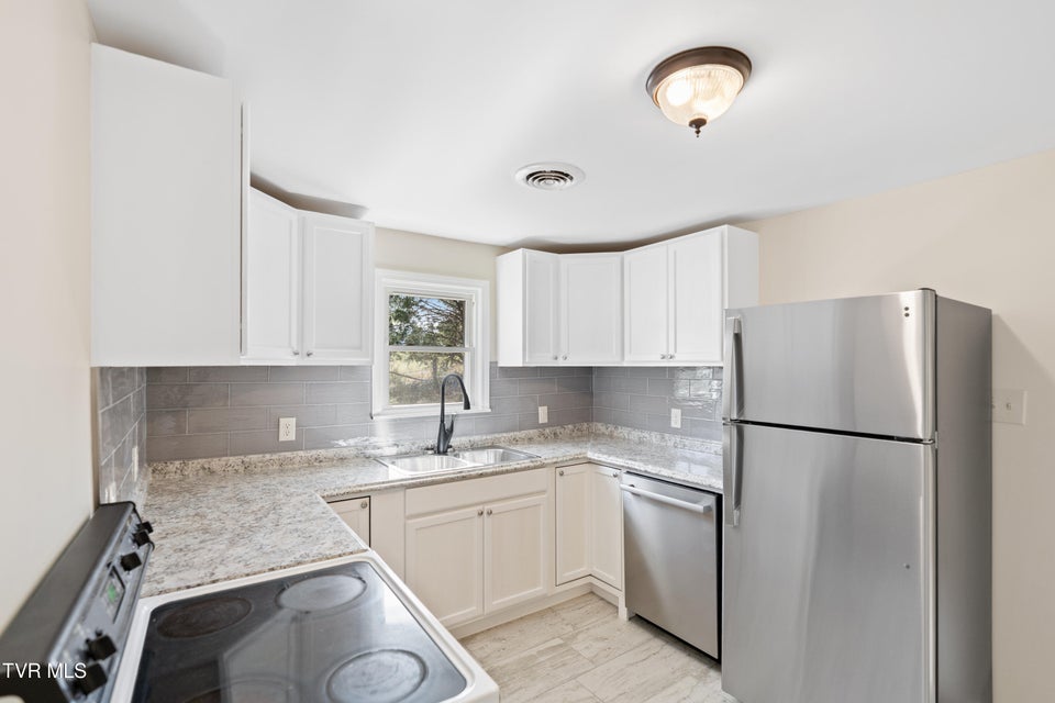 Photo #11: 10630 107 Cutoff 