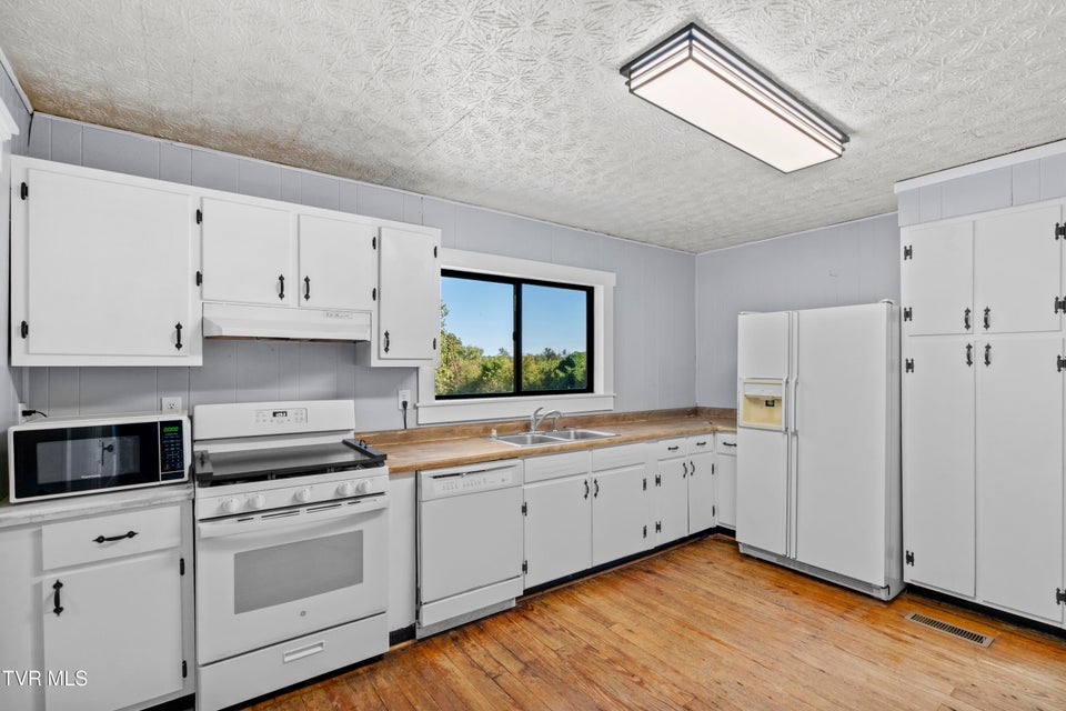 Photo #4: 780 Murray Bridge Road