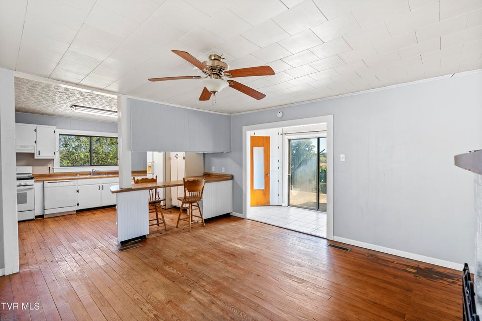 Photo #11: 780 Murray Bridge Road