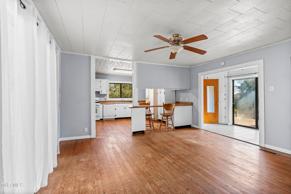 Photo #15: 780 Murray Bridge Road