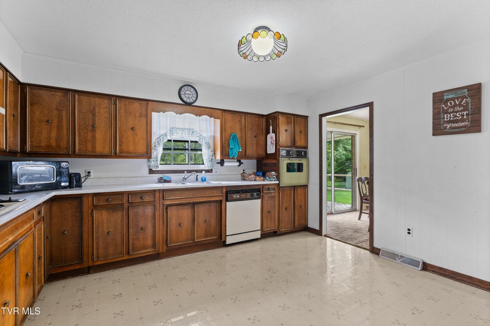 Photo #7: 1510 Sun Valley Drive