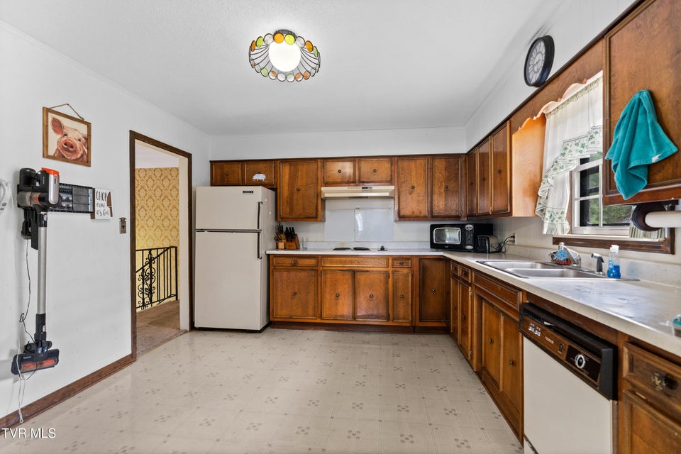 Photo #8: 1510 Sun Valley Drive