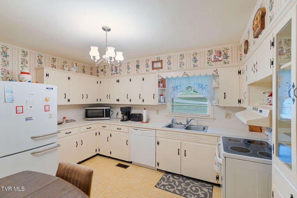 Photo #16: 390 Main Street