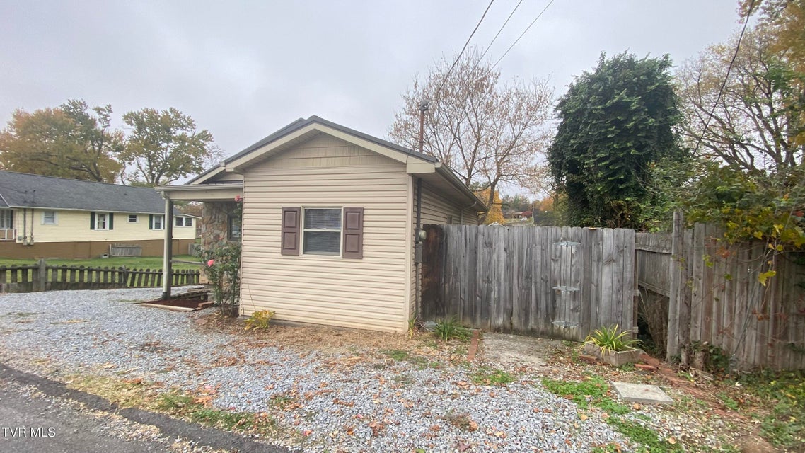 Photo #4: 207 North Street