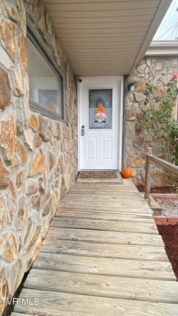 Photo #7: 207 North Street