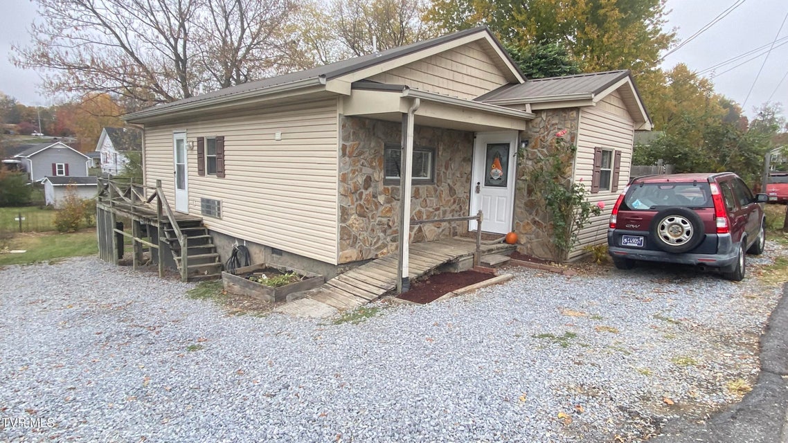 Photo #10: 207 North Street