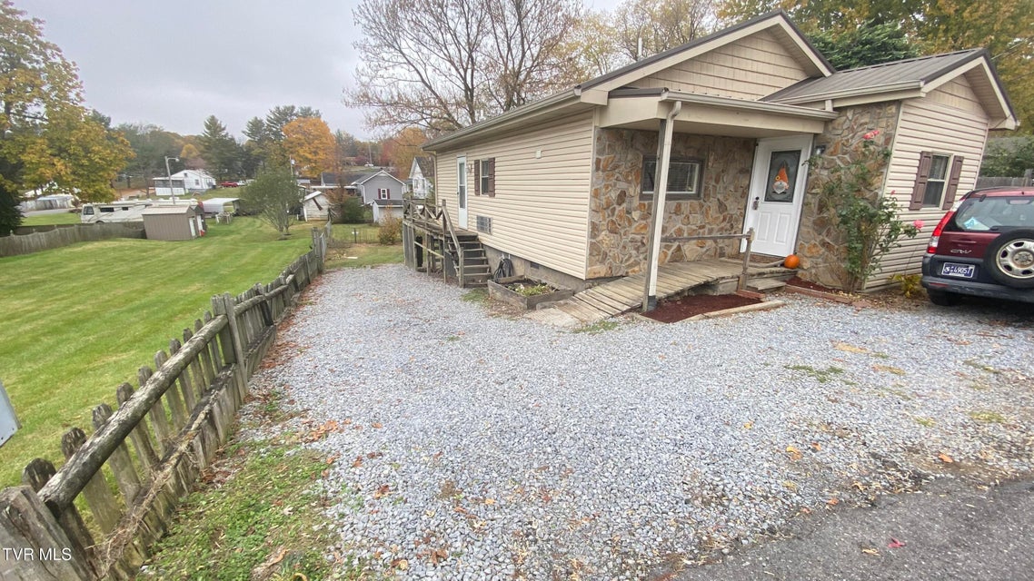 Photo #12: 207 North Street