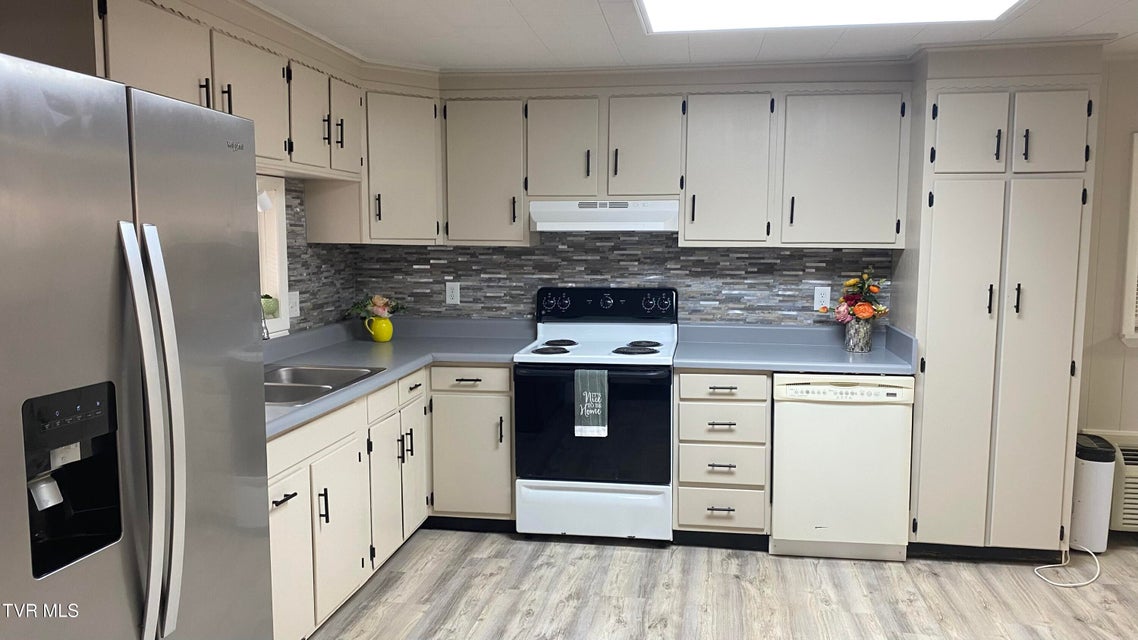 Photo #31: 207 North Street