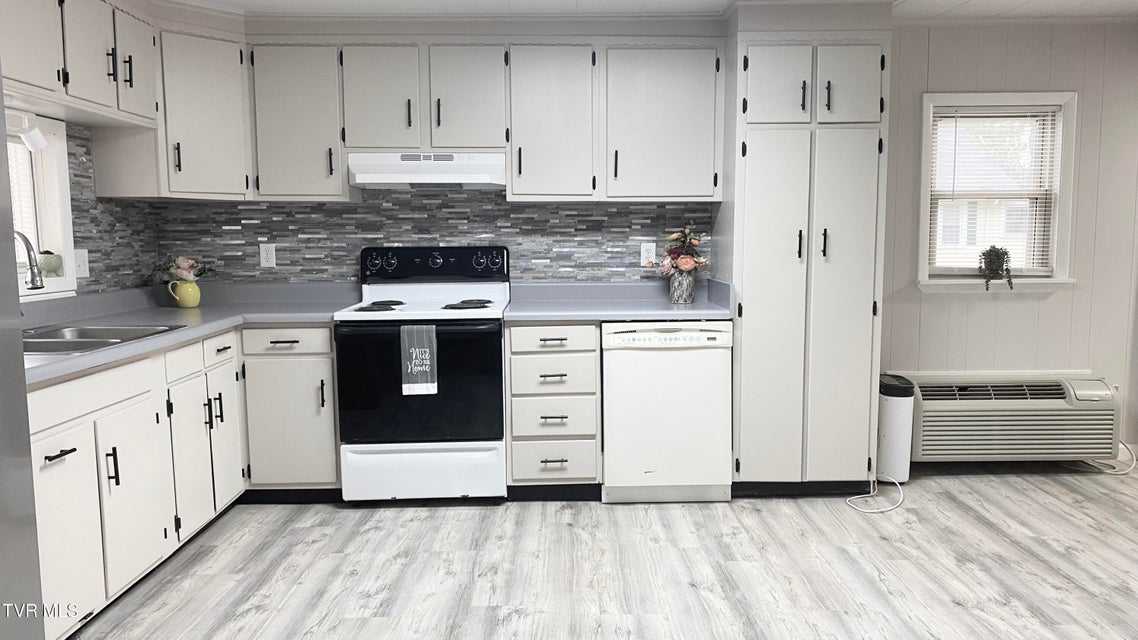 Photo #33: 207 North Street