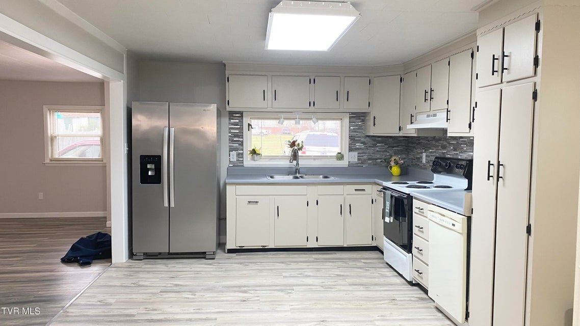 Photo #34: 207 North Street