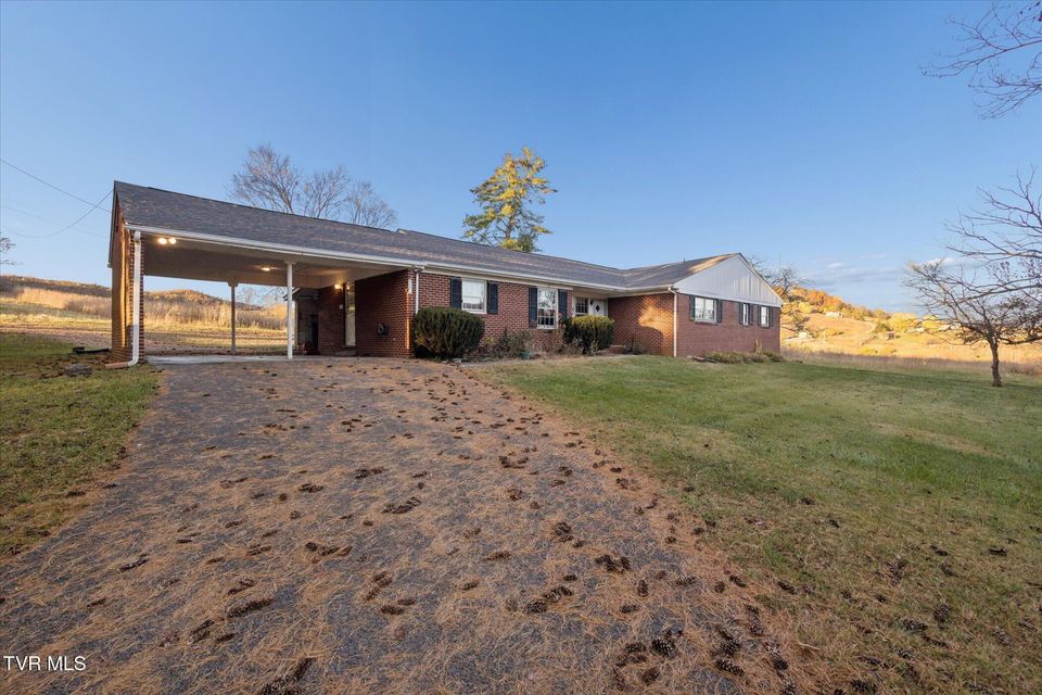 Photo #4: 82 Hurt Avenue