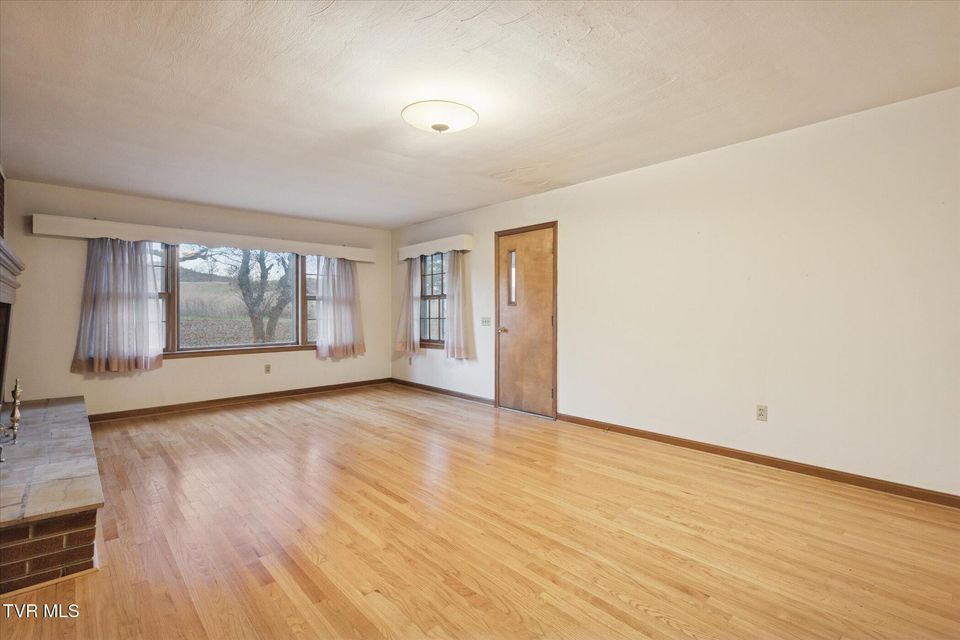 Photo #7: 82 Hurt Avenue