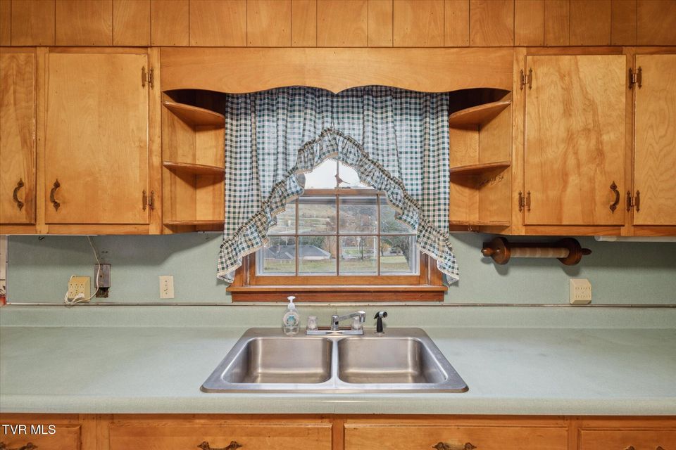 Photo #12: 82 Hurt Avenue