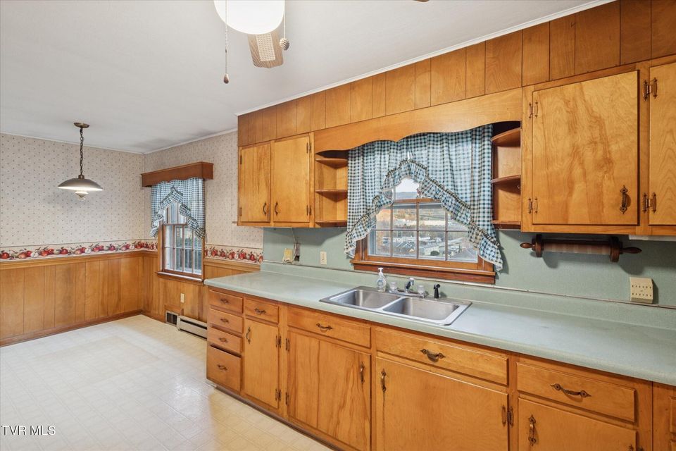 Photo #13: 82 Hurt Avenue