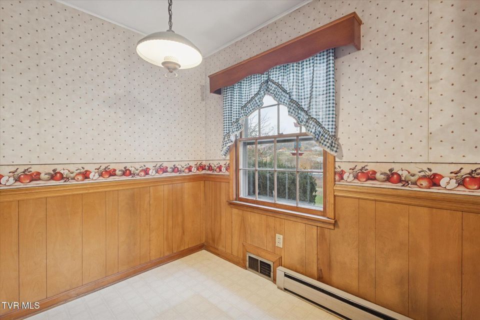 Photo #14: 82 Hurt Avenue