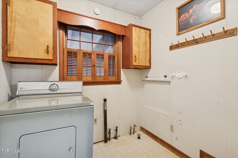 Photo #15: 82 Hurt Avenue