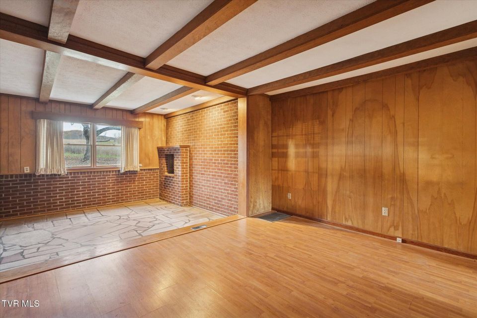 Photo #17: 82 Hurt Avenue