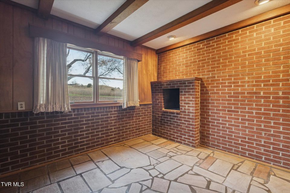 Photo #18: 82 Hurt Avenue