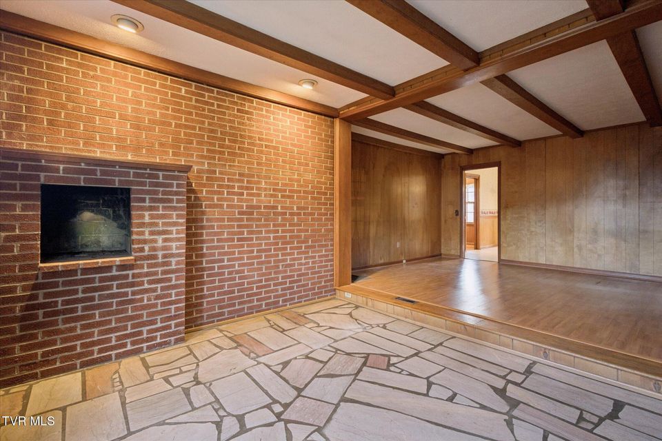 Photo #19: 82 Hurt Avenue