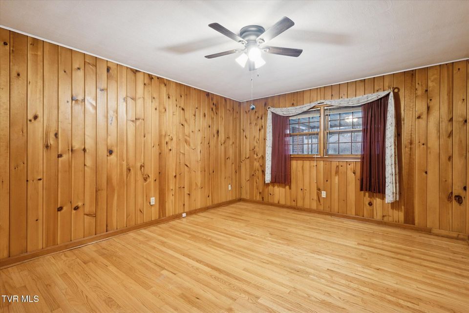 Photo #30: 82 Hurt Avenue