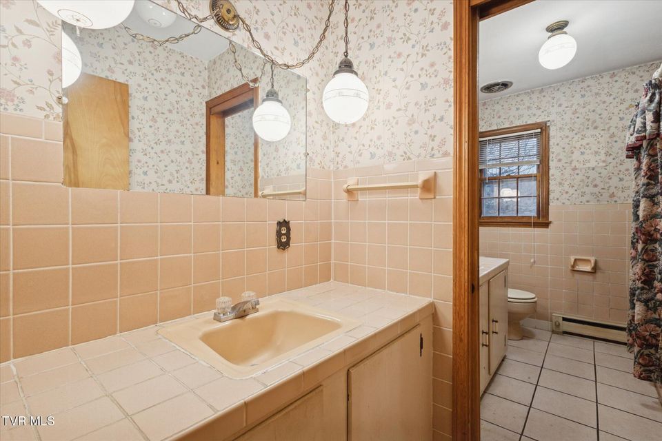 Photo #32: 82 Hurt Avenue