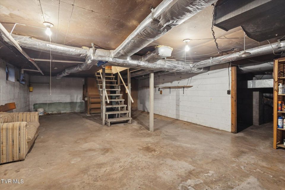 Photo #34: 82 Hurt Avenue