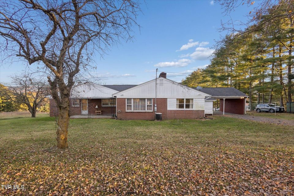 Photo #36: 82 Hurt Avenue