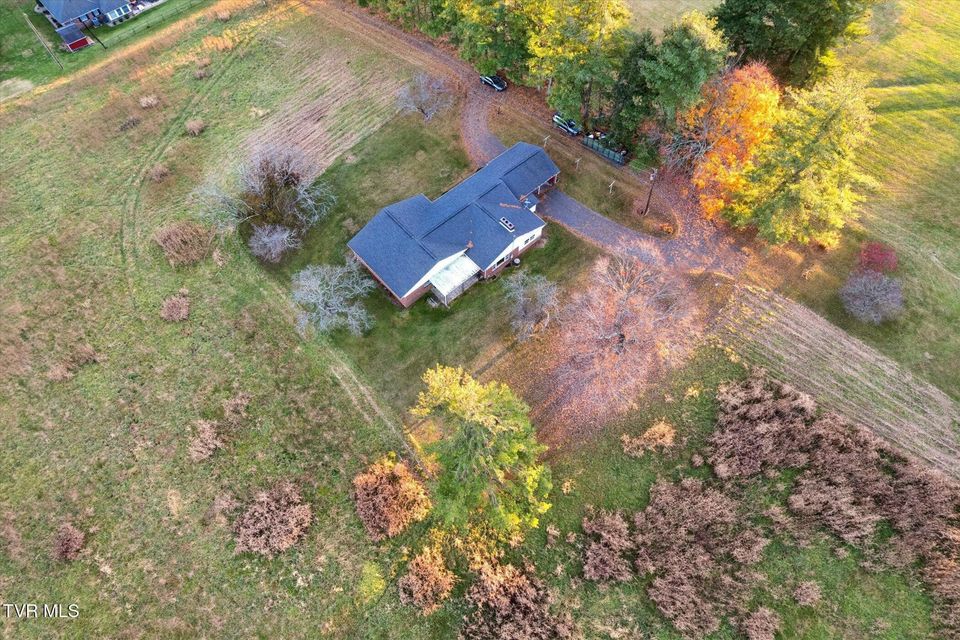 Photo #39: 82 Hurt Avenue