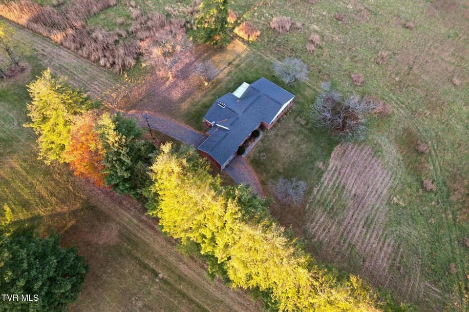 Photo #40: 82 Hurt Avenue