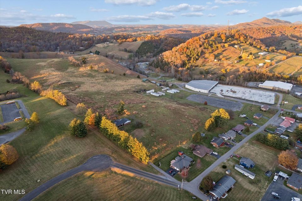 Photo #43: 82 Hurt Avenue