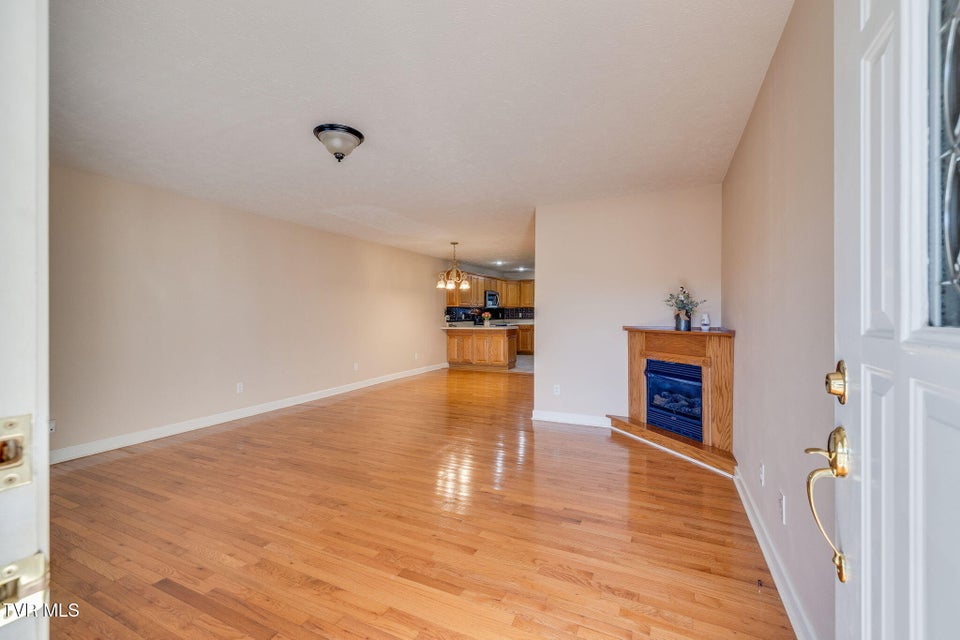 Photo #4: 617 Highway 91 