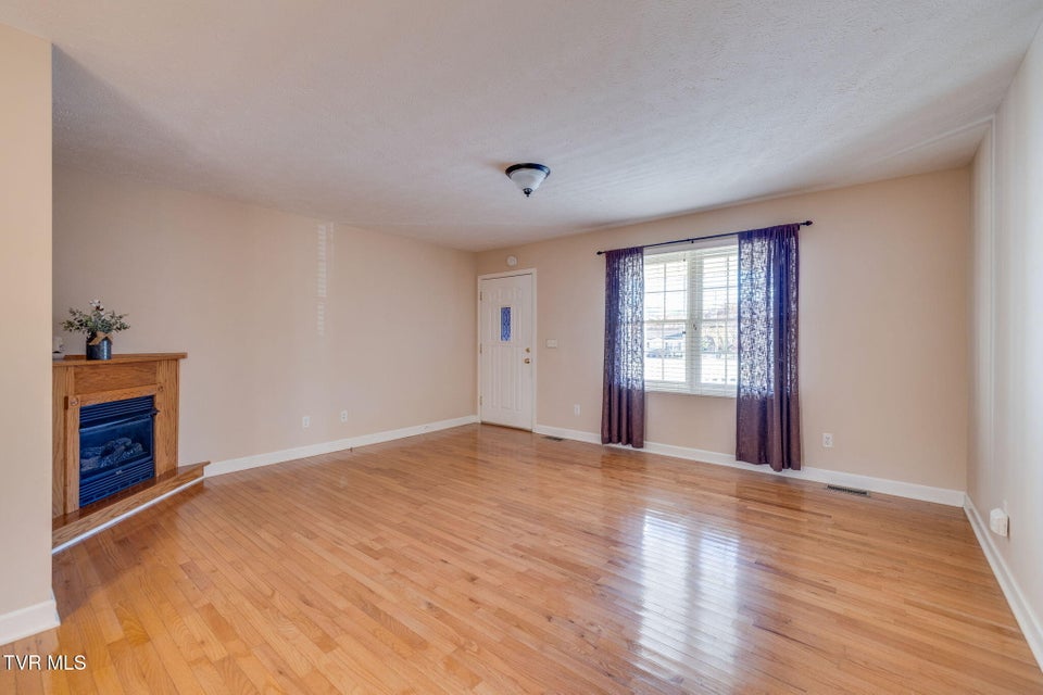 Photo #5: 617 Highway 91 