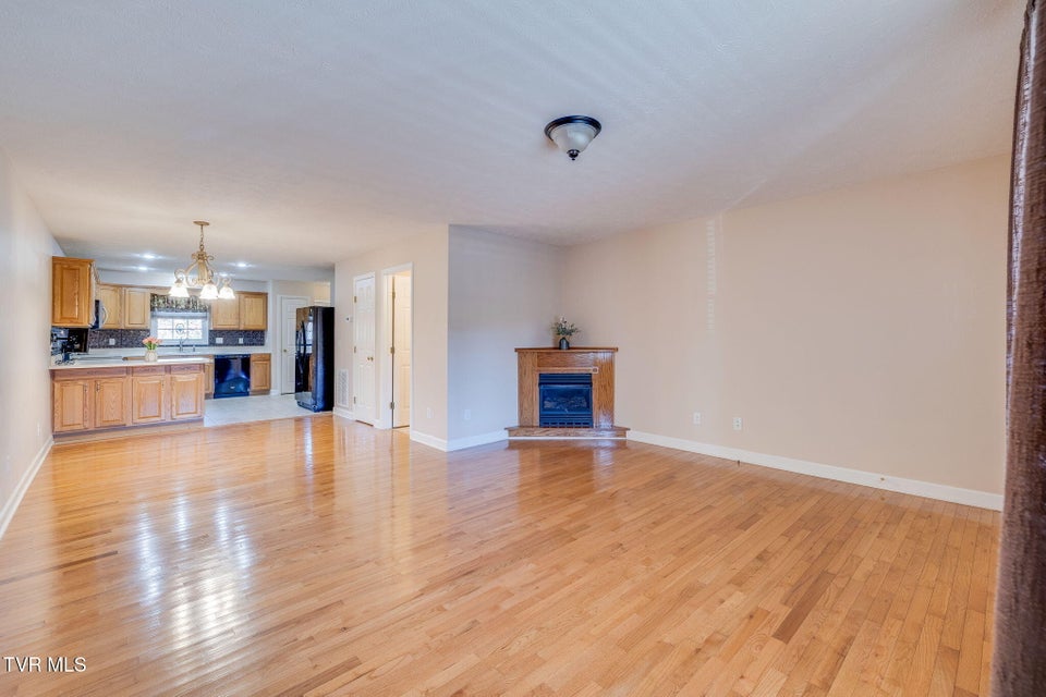 Photo #6: 617 Highway 91 