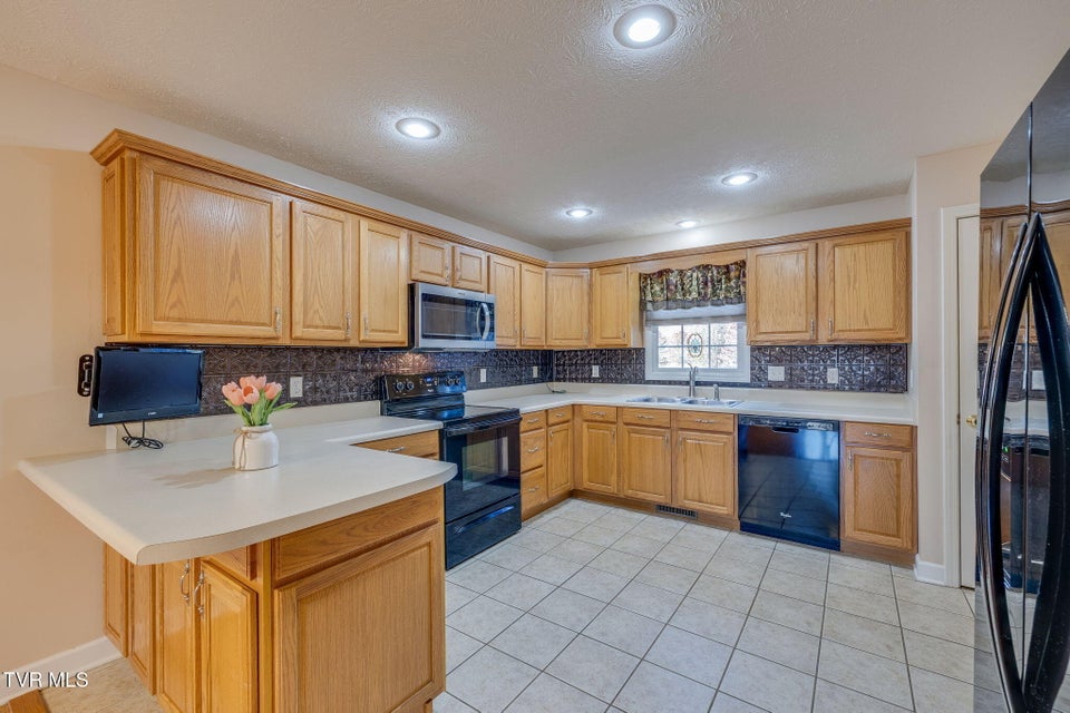 Photo #9: 617 Highway 91 