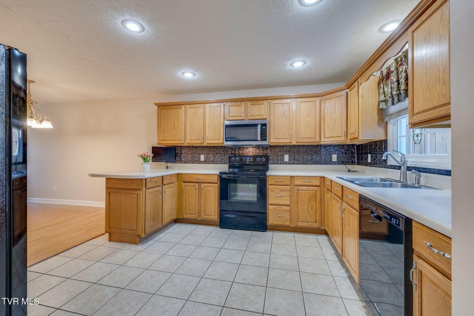 Photo #10: 617 Highway 91 