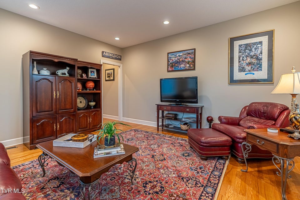 Photo #33: 469 Winterham Drive