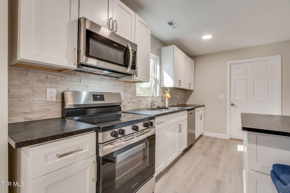 Photo #7: 1701 Millard Street