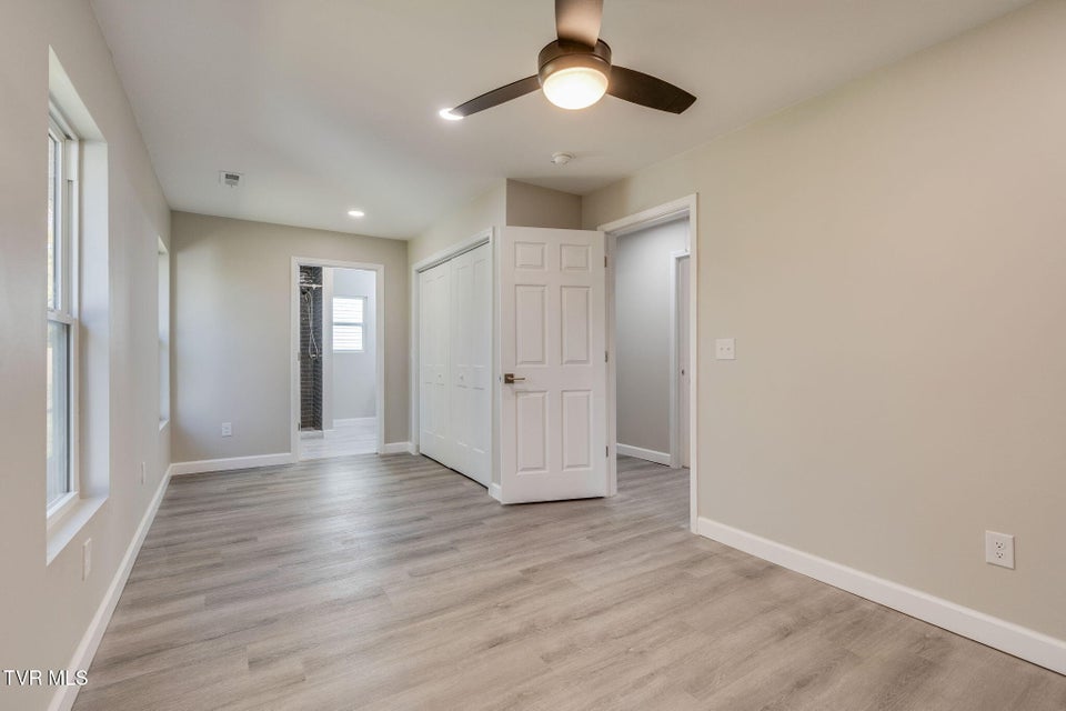 Photo #10: 1701 Millard Street