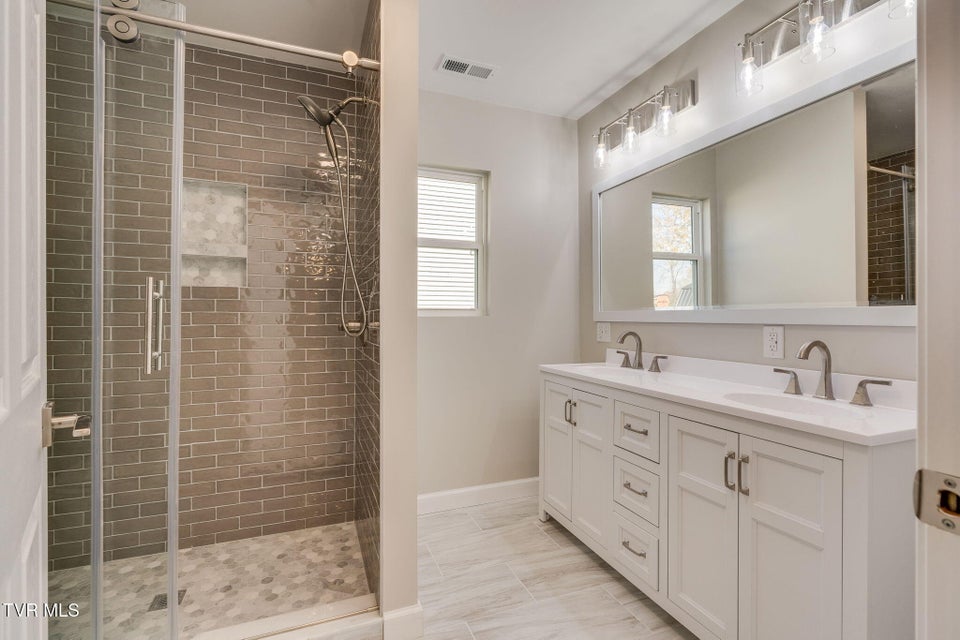 Photo #12: 1701 Millard Street