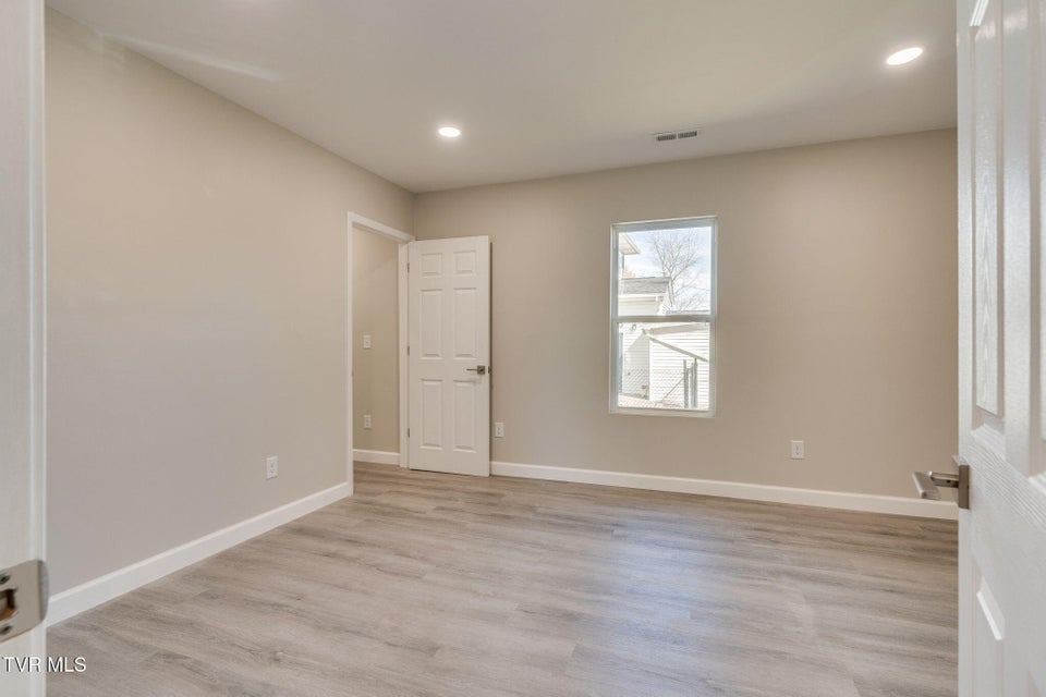 Photo #13: 1701 Millard Street