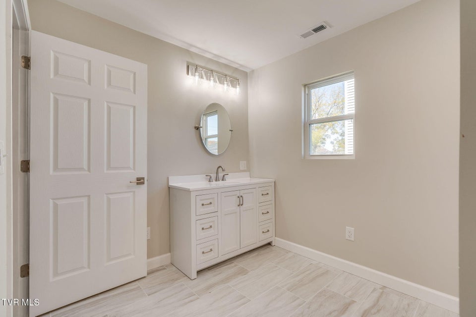 Photo #16: 1701 Millard Street